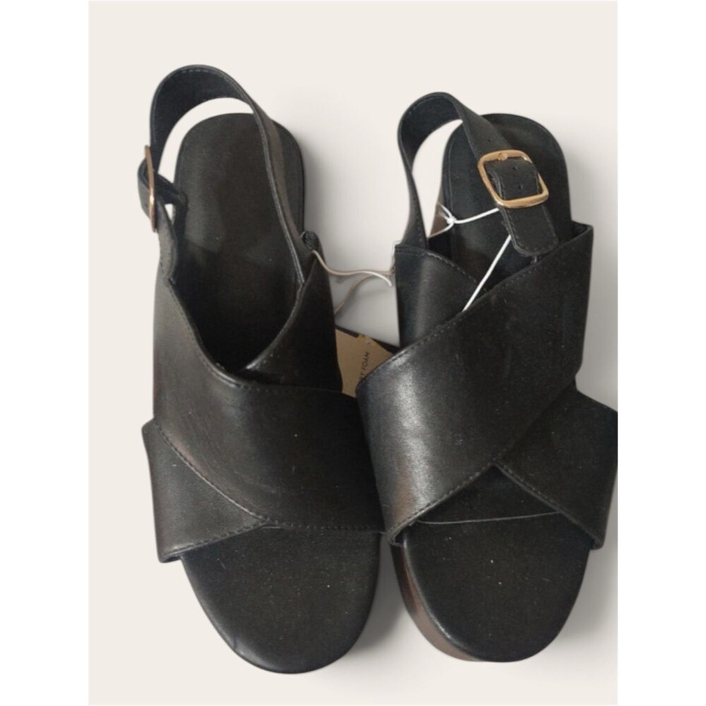 Universal Thread Black Crisscross Platform Slingback Sandals